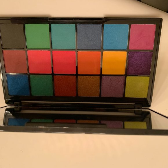 Makeup Revolution Tammi x revolution palette Tropical carnival shadow palette - Picture 3 of 3